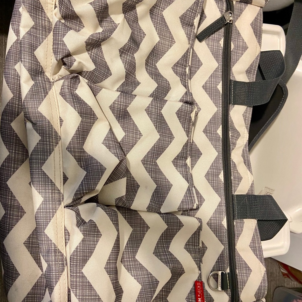 Sold!!!! Skip hop extra large messenger diaper - Picture 4 of 4